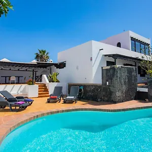 Casa Seara Piscina, Wifi Y 400 Metro De La Playa, Villa Arrecife (Lanzarote)